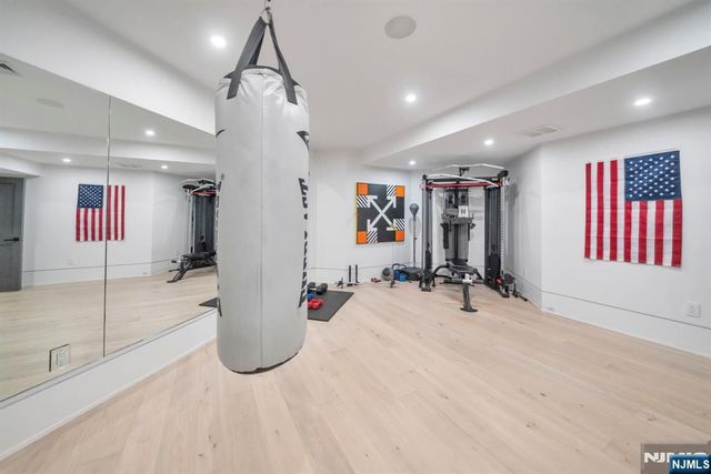 15 Stonegate, Old Tappan, NJ 07675