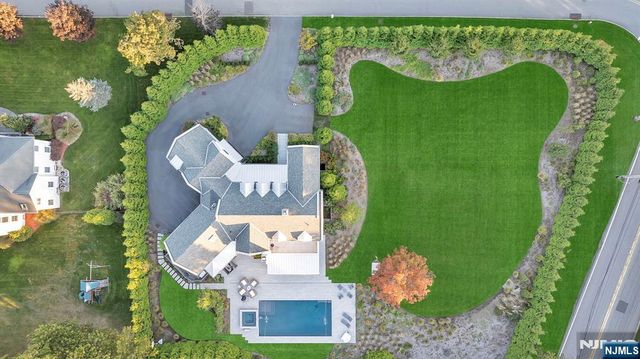 15 Stonegate, Old Tappan, NJ 07675