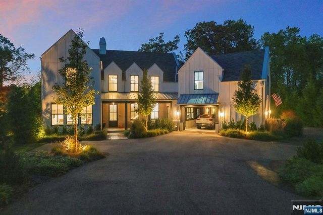 15 Stonegate, Old Tappan, NJ 07675