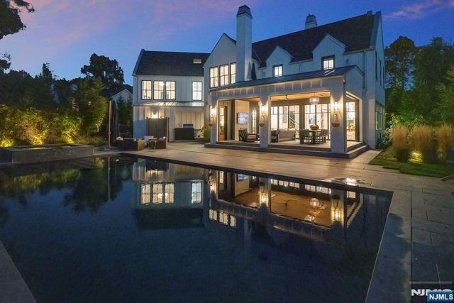 15 Stonegate, Old Tappan, NJ 07675