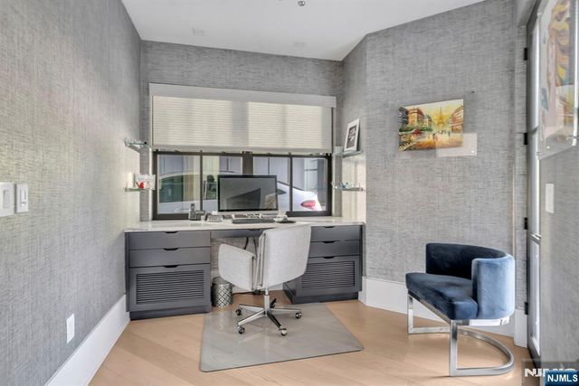 15 Stonegate, Old Tappan, NJ 07675