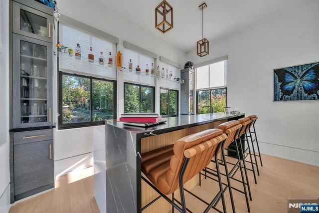 15 Stonegate, Old Tappan, NJ 07675
