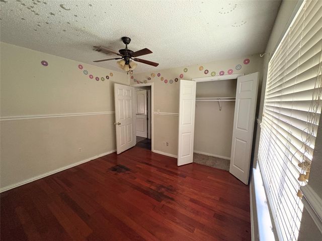 5731 Pinehurst Drive, Montgomery, TX 77316