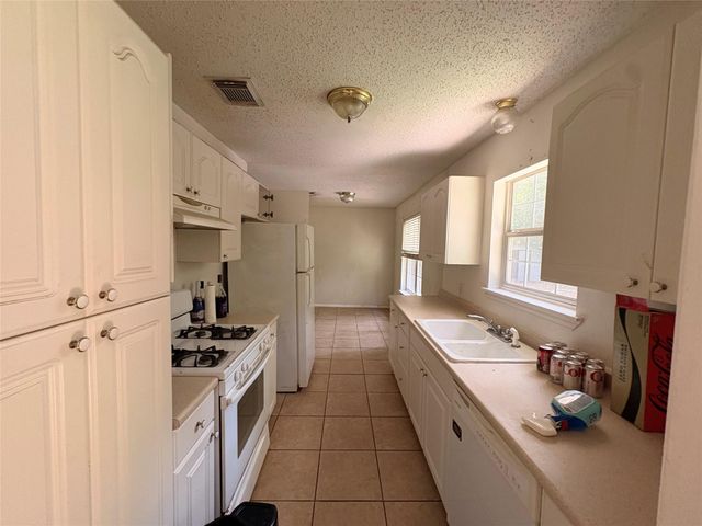 5731 Pinehurst Drive, Montgomery, TX 77316