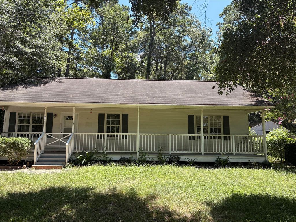 5731 Pinehurst Drive, Montgomery, TX 77316
