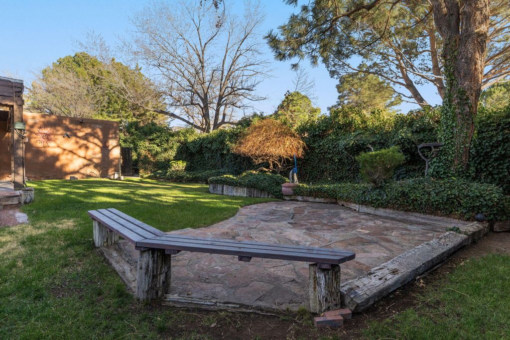 Image 10 of property listing at 12412 Chelwood Place NE, Albuquerque, NM 87112