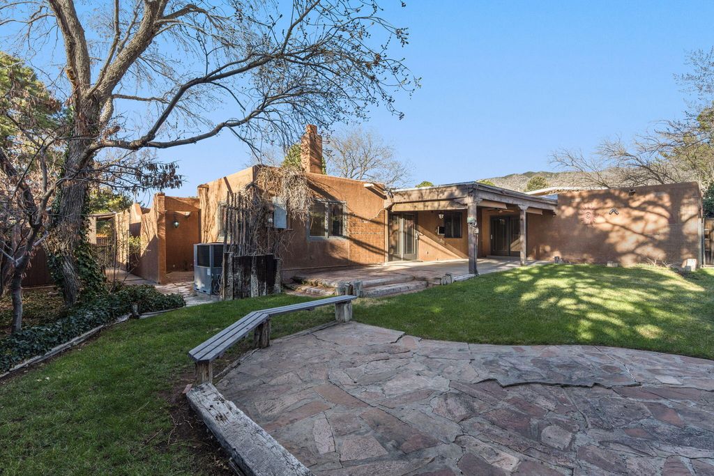 Image 12 of property listing at 12412 Chelwood Place NE, Albuquerque, NM 87112