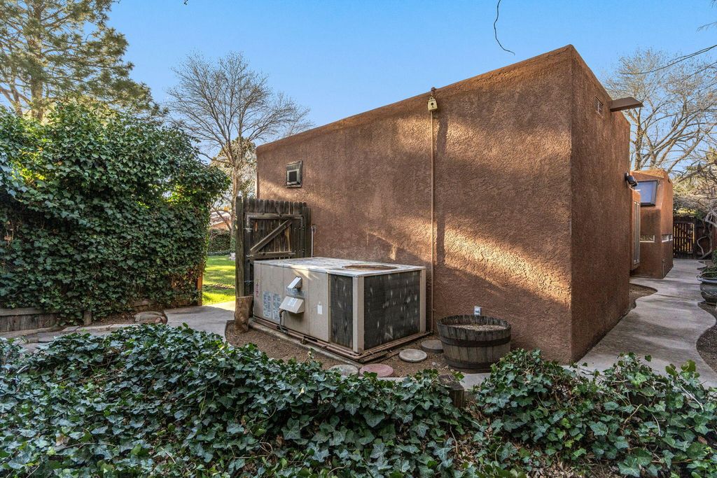 Image 15 of property listing at 12412 Chelwood Place NE, Albuquerque, NM 87112