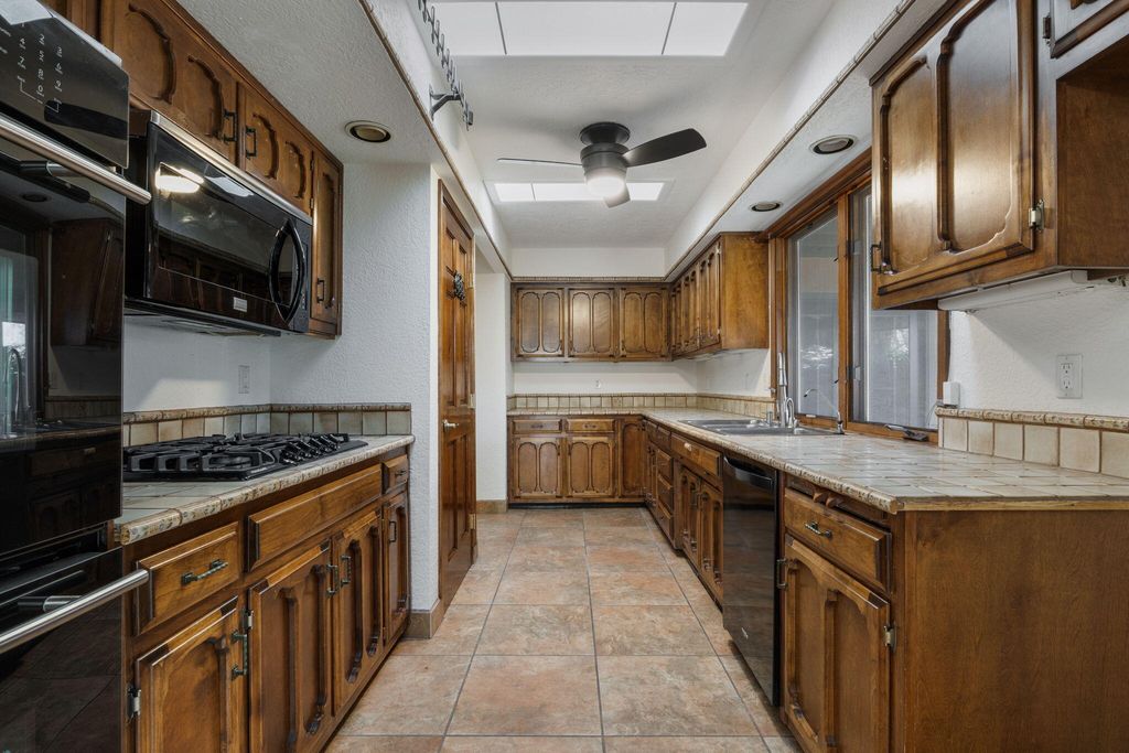 Image 25 of property listing at 12412 Chelwood Place NE, Albuquerque, NM 87112