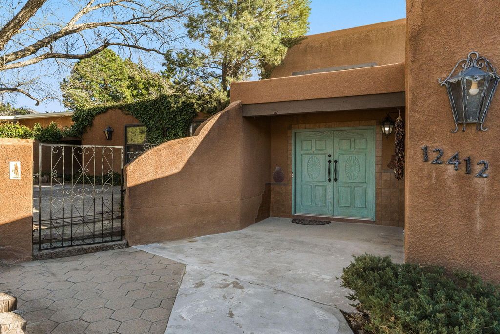 Image 4 of property listing at 12412 Chelwood Place NE, Albuquerque, NM 87112