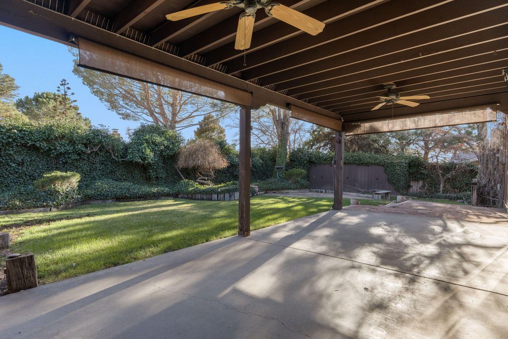 Image 8 of property listing at 12412 Chelwood Place NE, Albuquerque, NM 87112