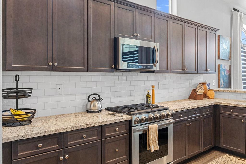Image 17 of property listing at 287 S Westberry Boulevard, Madera, CA 93637
