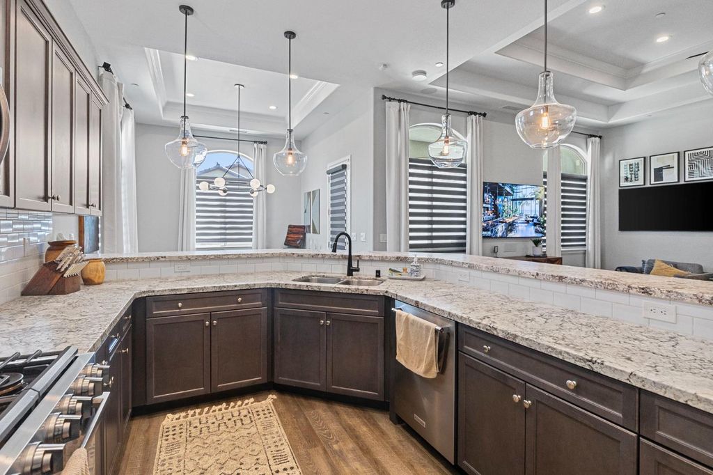 Image 18 of property listing at 287 S Westberry Boulevard, Madera, CA 93637