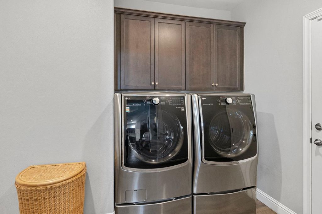 Image 21 of property listing at 287 S Westberry Boulevard, Madera, CA 93637
