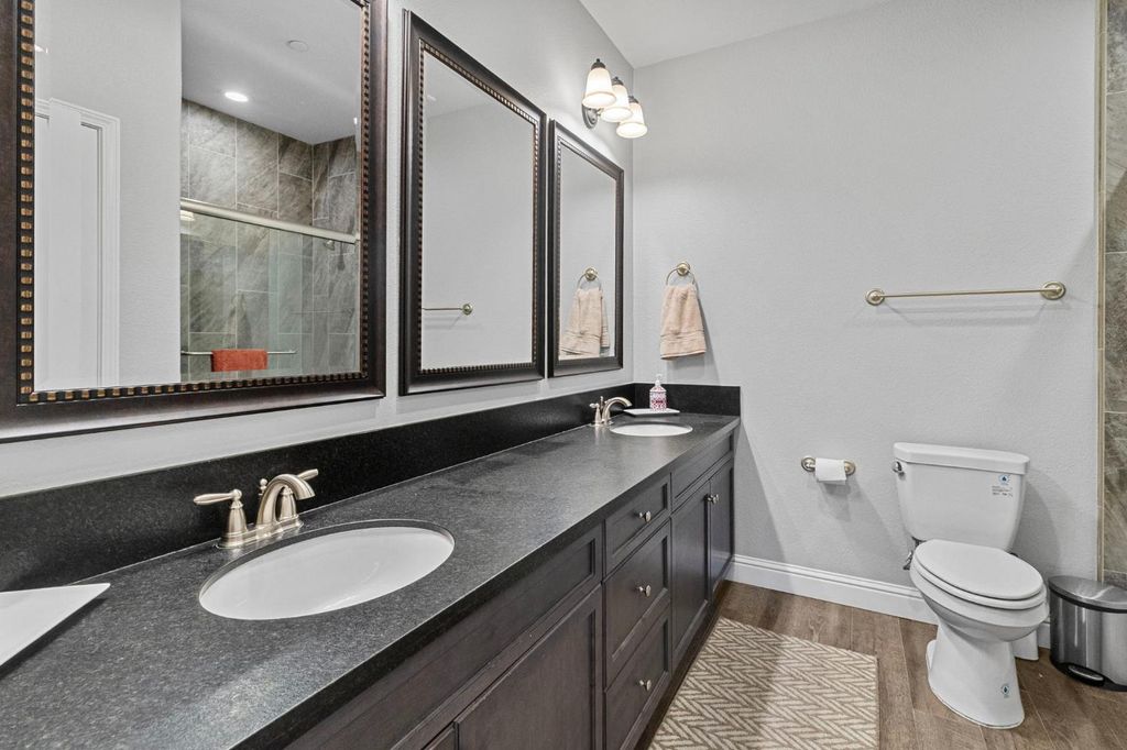 Image 33 of property listing at 287 S Westberry Boulevard, Madera, CA 93637