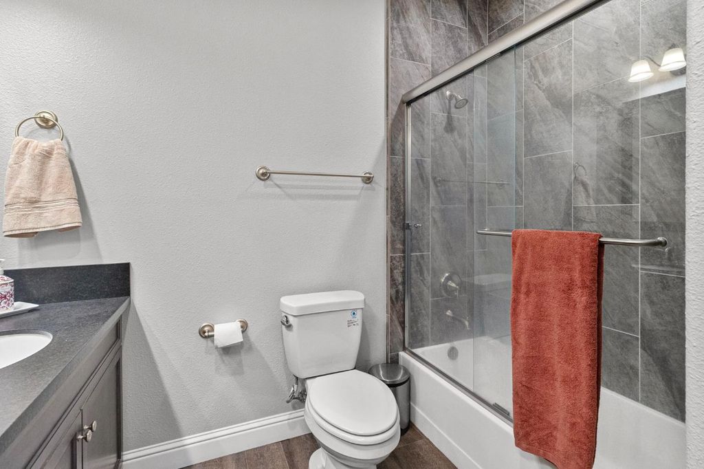 Image 34 of property listing at 287 S Westberry Boulevard, Madera, CA 93637