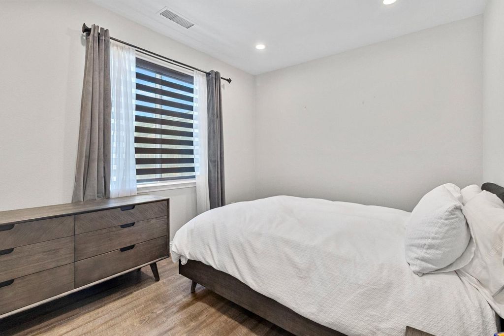 Image 35 of property listing at 287 S Westberry Boulevard, Madera, CA 93637