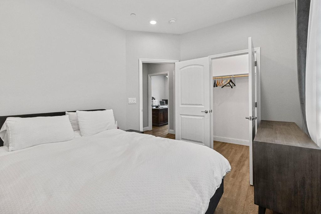 Image 36 of property listing at 287 S Westberry Boulevard, Madera, CA 93637