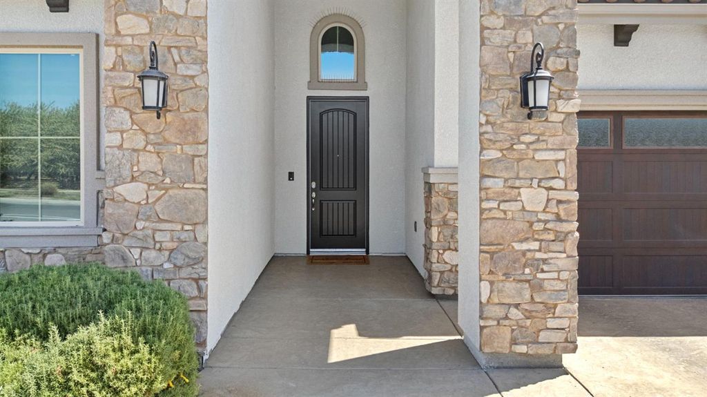 Image 7 of property listing at 287 S Westberry Boulevard, Madera, CA 93637