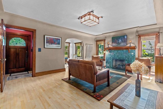 1503 S MEMORIAL DRIVE, Appleton, WI 54915