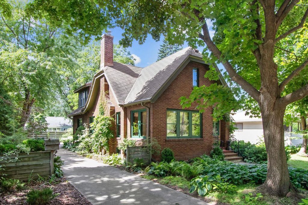 1503 S MEMORIAL DRIVE, Appleton, WI 54915