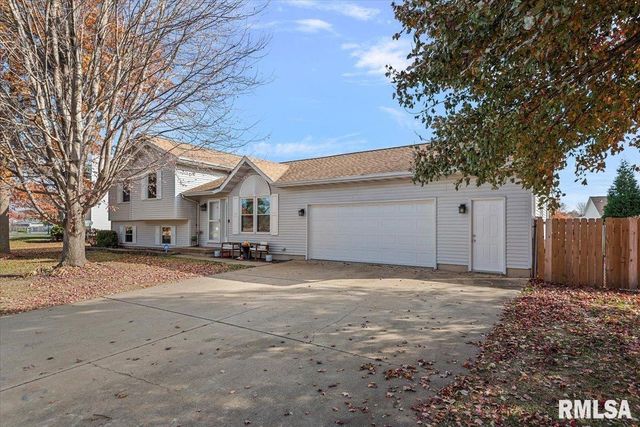 550 S 1ST Street, Sherman, IL 62684