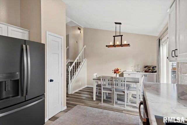 550 S 1ST Street, Sherman, IL 62684