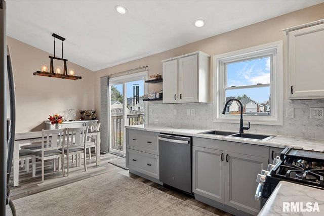 550 S 1ST Street, Sherman, IL 62684