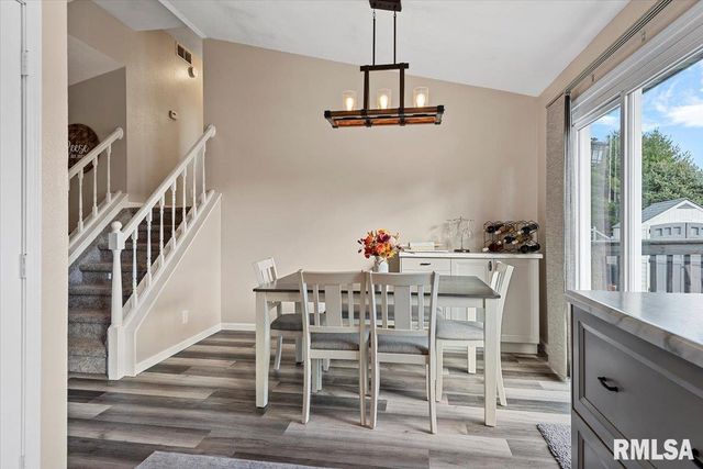 550 S 1ST Street, Sherman, IL 62684