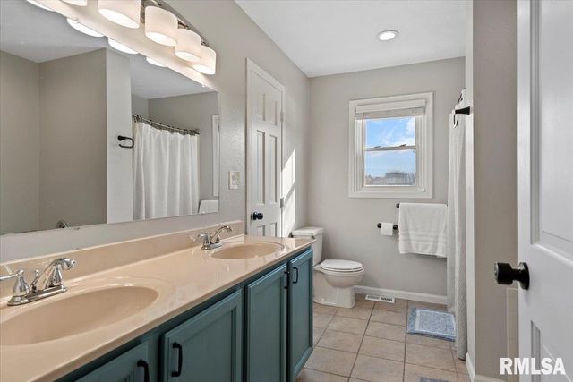 550 S 1ST Street, Sherman, IL 62684