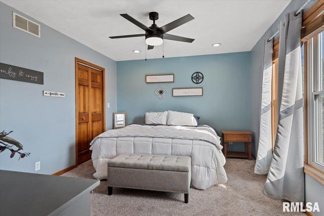 550 S 1ST Street, Sherman, IL 62684