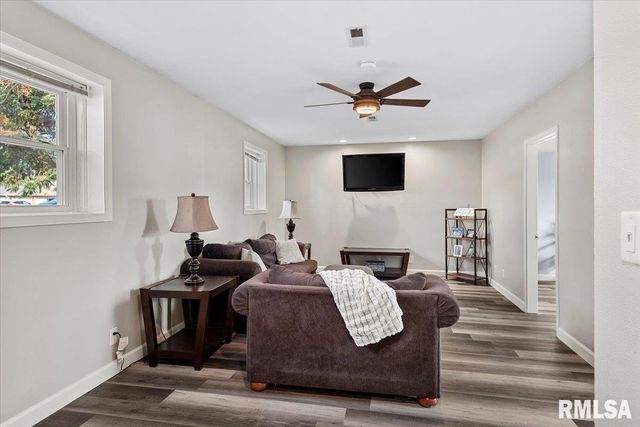 550 S 1ST Street, Sherman, IL 62684