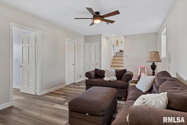 550 S 1ST Street, Sherman, IL 62684