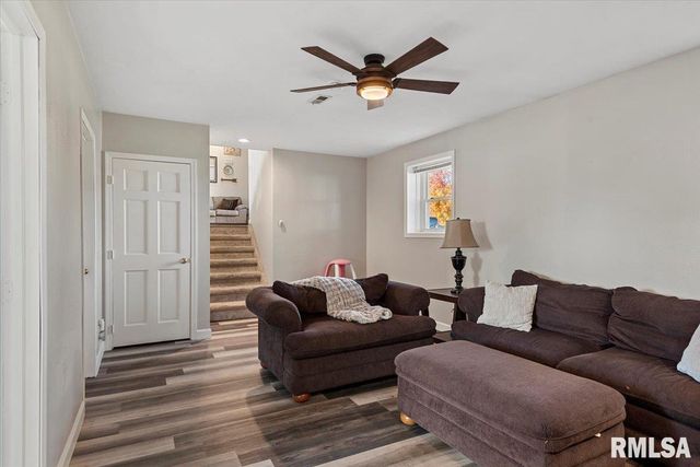 550 S 1ST Street, Sherman, IL 62684