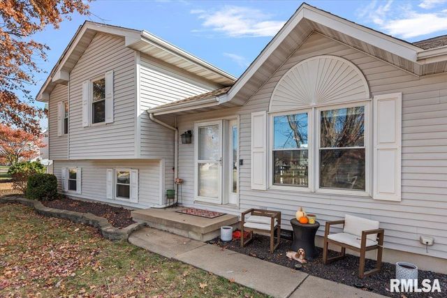 550 S 1ST Street, Sherman, IL 62684