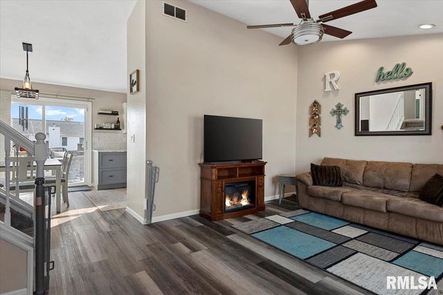 550 S 1ST Street, Sherman, IL 62684