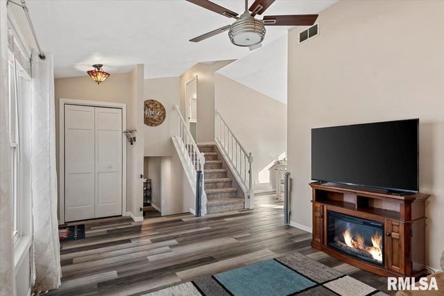 550 S 1ST Street, Sherman, IL 62684