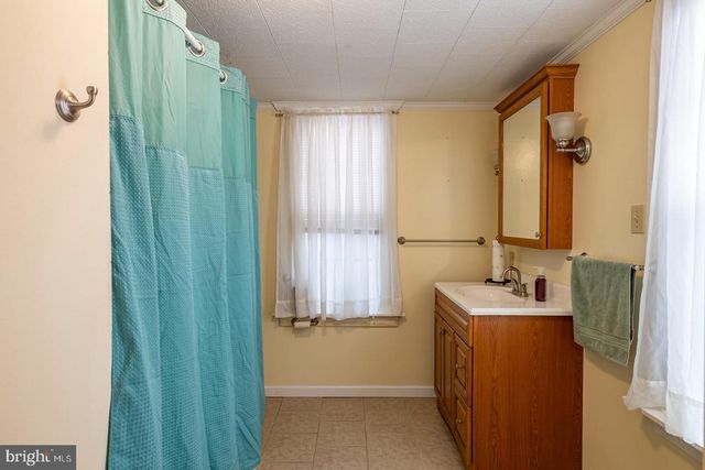 40 W WYOMISSING AVE, Mohnton, PA 19540