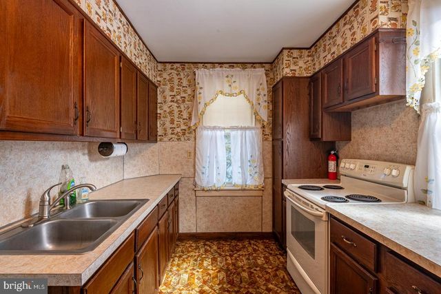 40 W WYOMISSING AVE, Mohnton, PA 19540