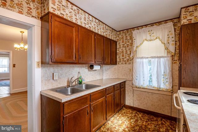 40 W WYOMISSING AVE, Mohnton, PA 19540