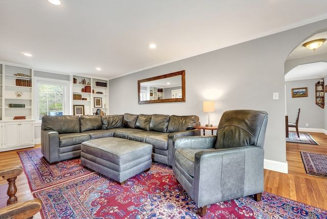 87 Payson Rd, Brookline, MA 02467