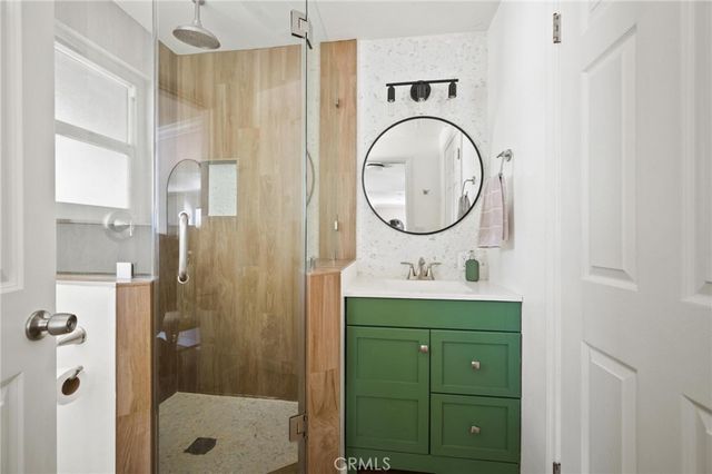 7027 Gloria Avenue, Lake Balboa, CA 91406