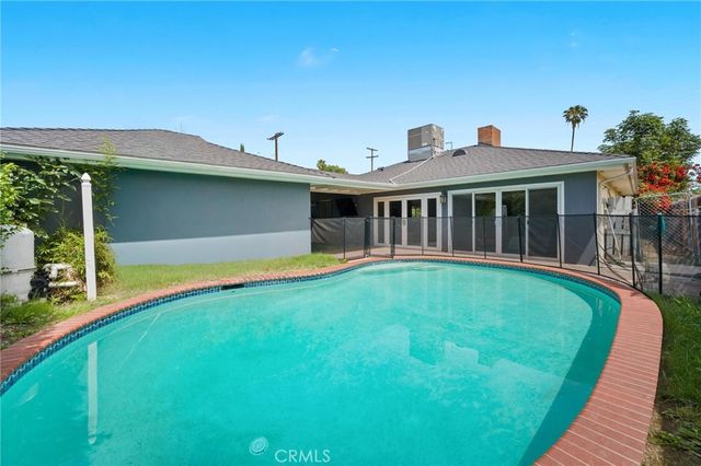 7027 Gloria Avenue, Lake Balboa, CA 91406