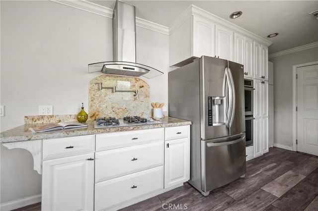 7027 Gloria Avenue, Lake Balboa, CA 91406