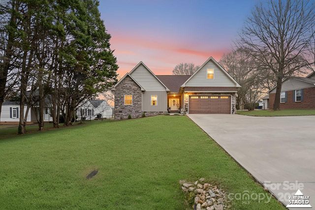 3670 9th Street Drive NE, Hickory, NC 28601