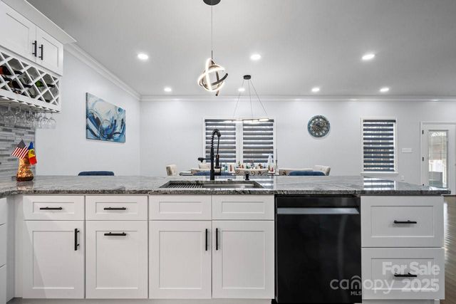 3670 9th Street Drive NE, Hickory, NC 28601