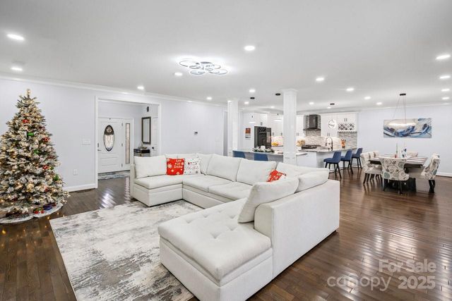 3670 9th Street Drive NE, Hickory, NC 28601