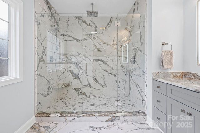 3670 9th Street Drive NE, Hickory, NC 28601