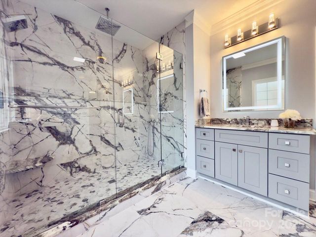 3670 9th Street Drive NE, Hickory, NC 28601