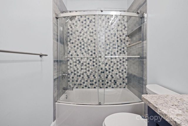 3670 9th Street Drive NE, Hickory, NC 28601